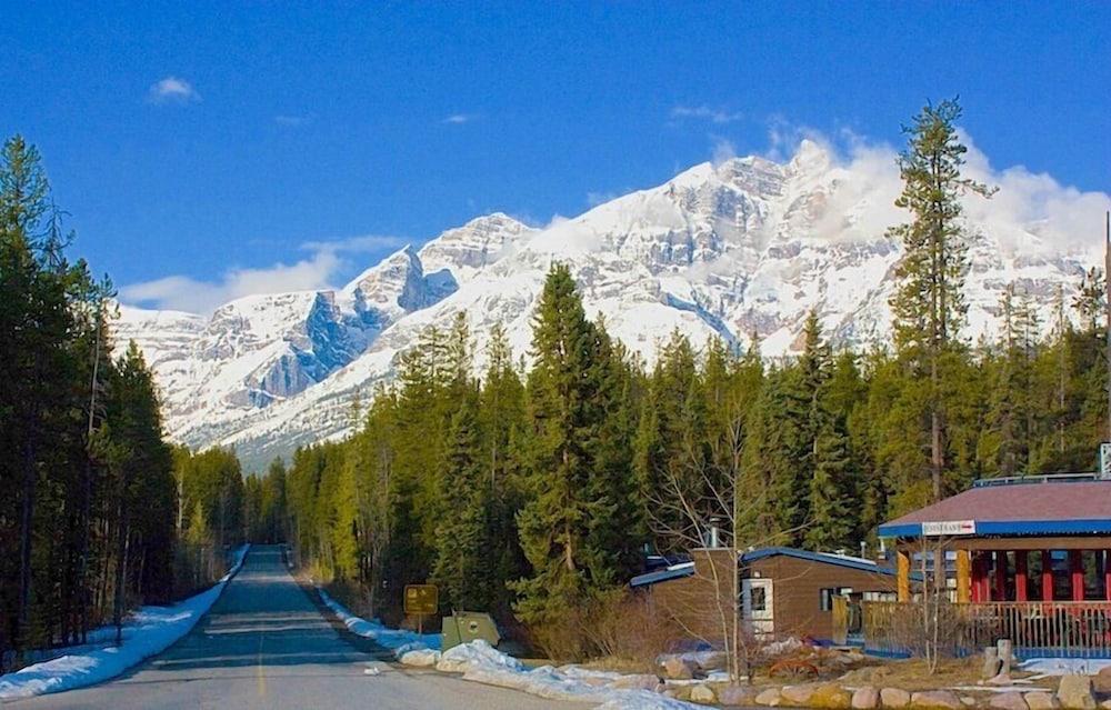 Sunwapta Falls Rocky Mountain Lodge Джаспер Экстерьер фото